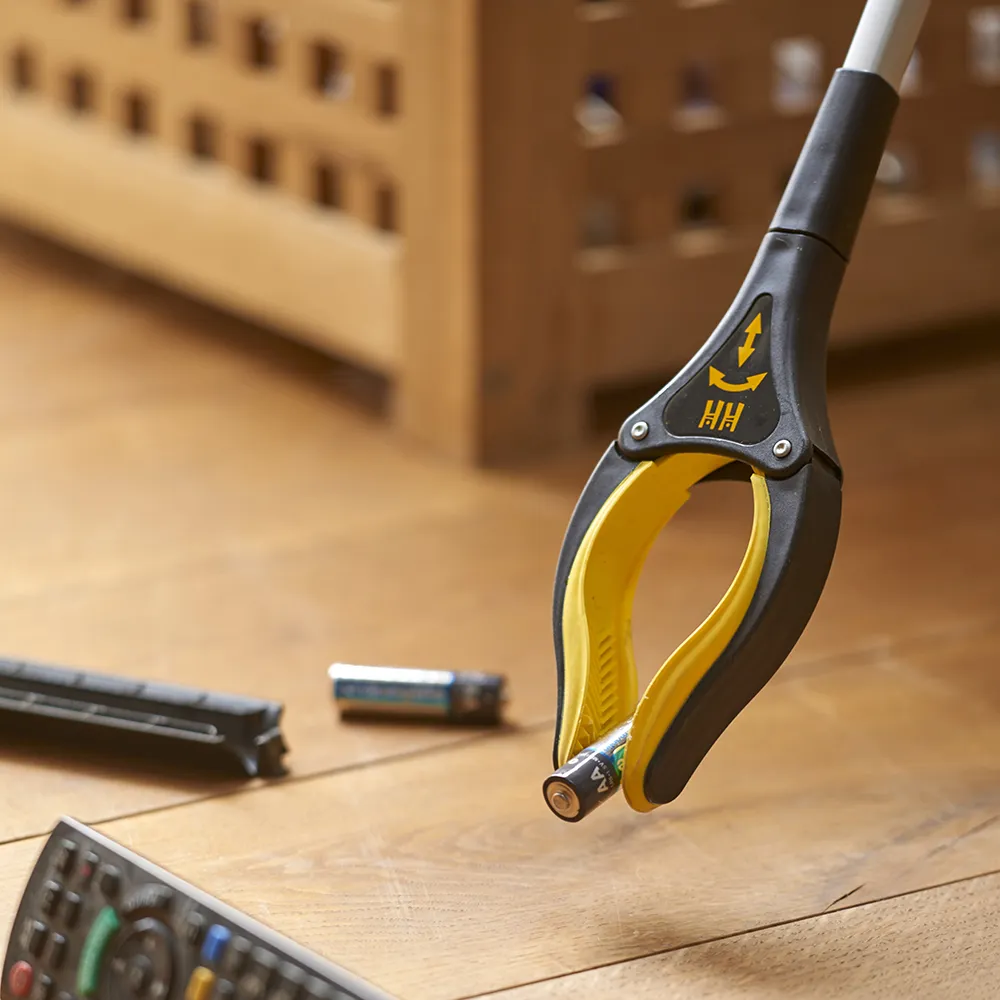 Helping Hand ArthiGrip Pro batterij oppakken