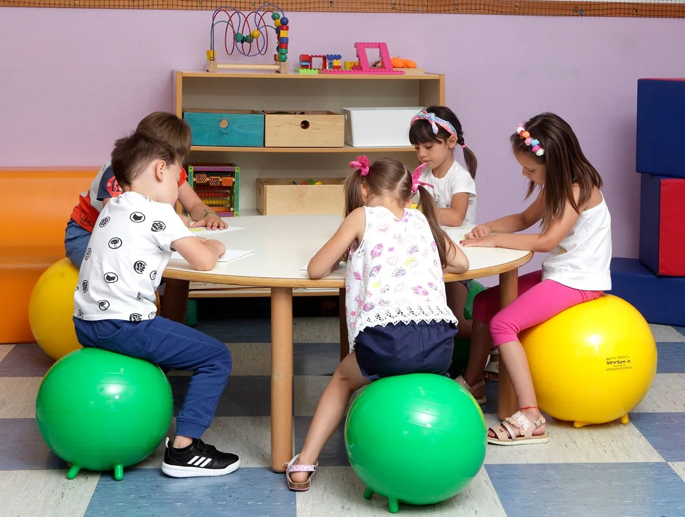 zitbal met pootjes kinderen